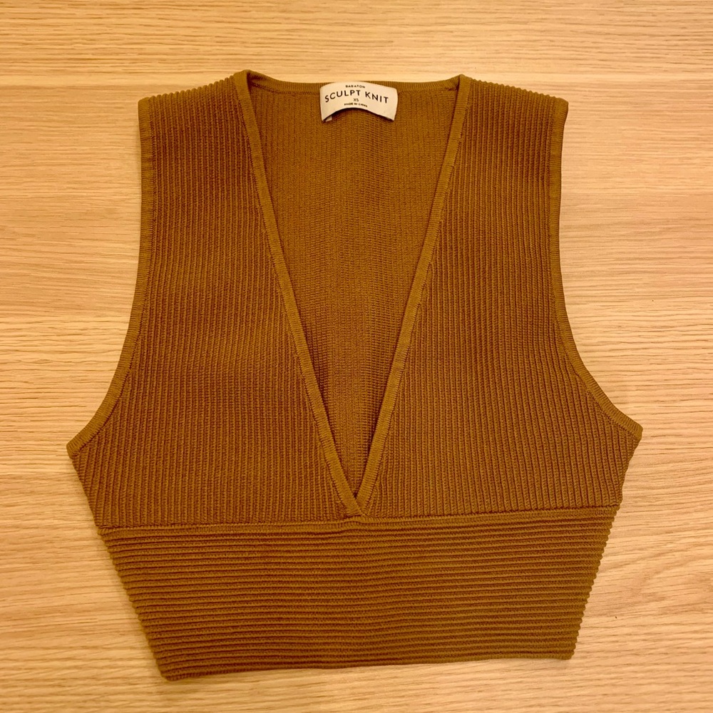 Aritizia SCULPT KNIT Deep V Ribbed Mustard Brown Cropped Tank